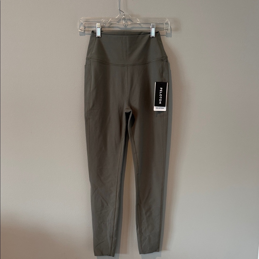 Peloton Yoga High-Waisted Leggings in Dark Green